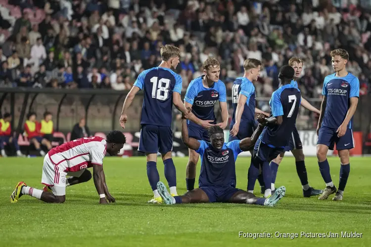 Jong AZ maakt status van beste beloftenploeg waar door Jong Ajax te kloppen