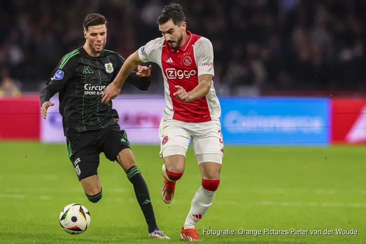 Ajax wint thuis van PEC Zwolle