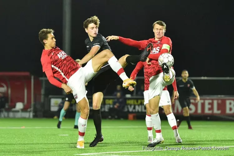 Jong AZ geeft voorsprong weg tegen MVV (3-3)