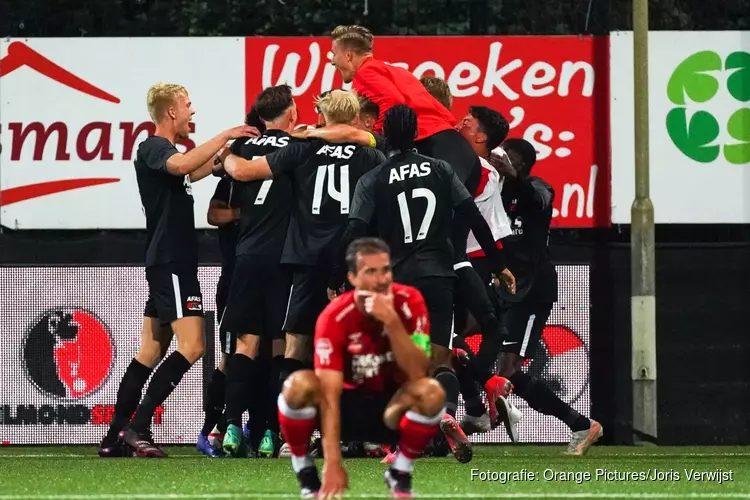 Jong AZ na fraaie goal in blessuretijd langs Helmond Sport