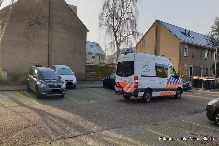 Moeder rijdt achteruit over eigen kindje heen in Wormer