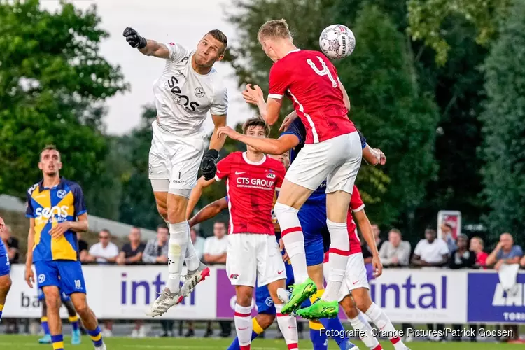 Jong AZ klopt ook Almere City en boekt derde zege op rij