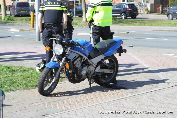 Motorfiets tegen aanhanger gereden in Wormer