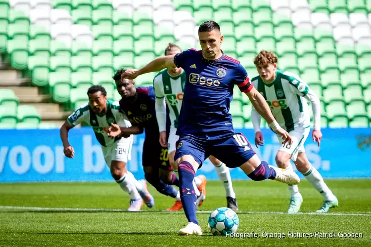 Ajax na rust langs FC Groningen in lege Euroborg