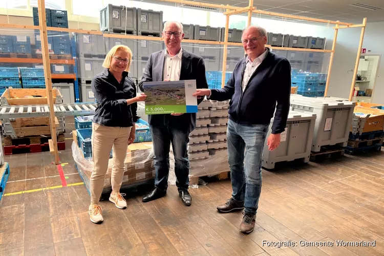 Gemeente Wormerland schenkt Voedselbank Zaanstreek 5.000 euro