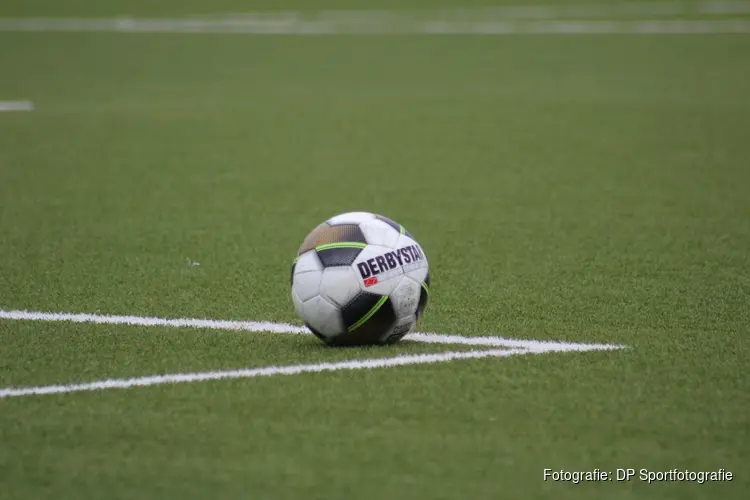 AZ Vrouwen hebben eerste zege te pakken