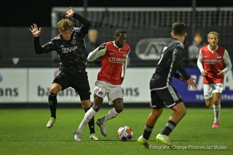 Jong AZ na rust ruim langs Jong Ajax